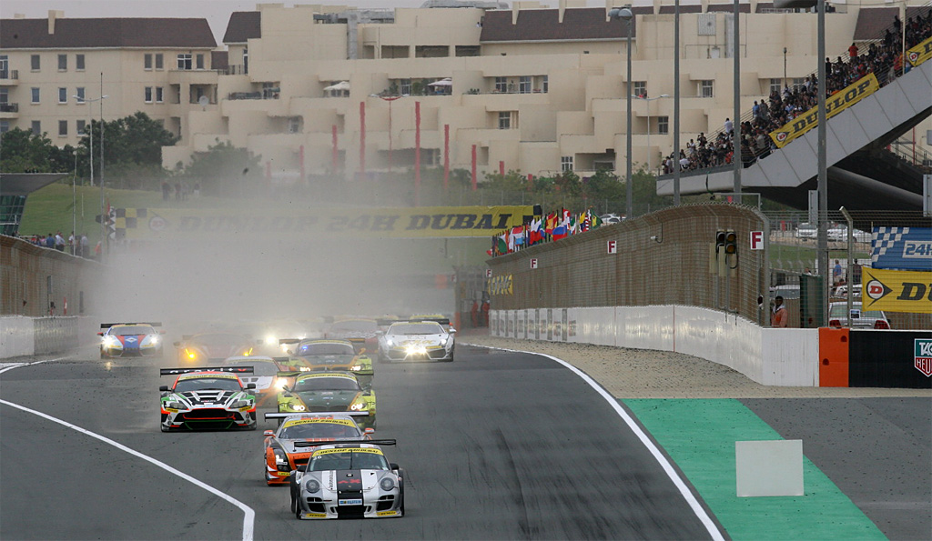 Starten ved sidste års udgave af 24H Dubai
(Foto: Creventic)